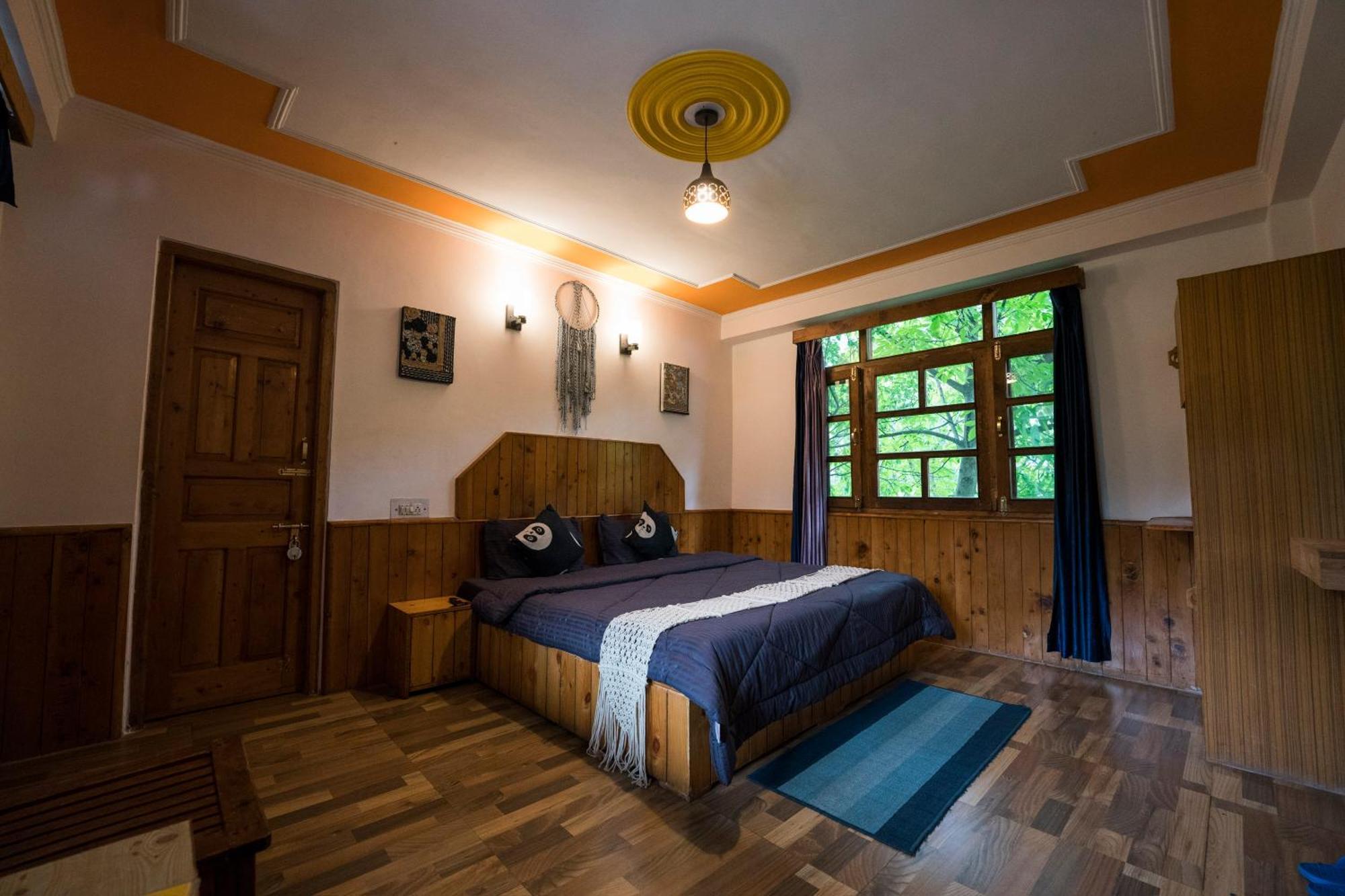Sleepy Panda Hostel Manāli Buitenkant foto
